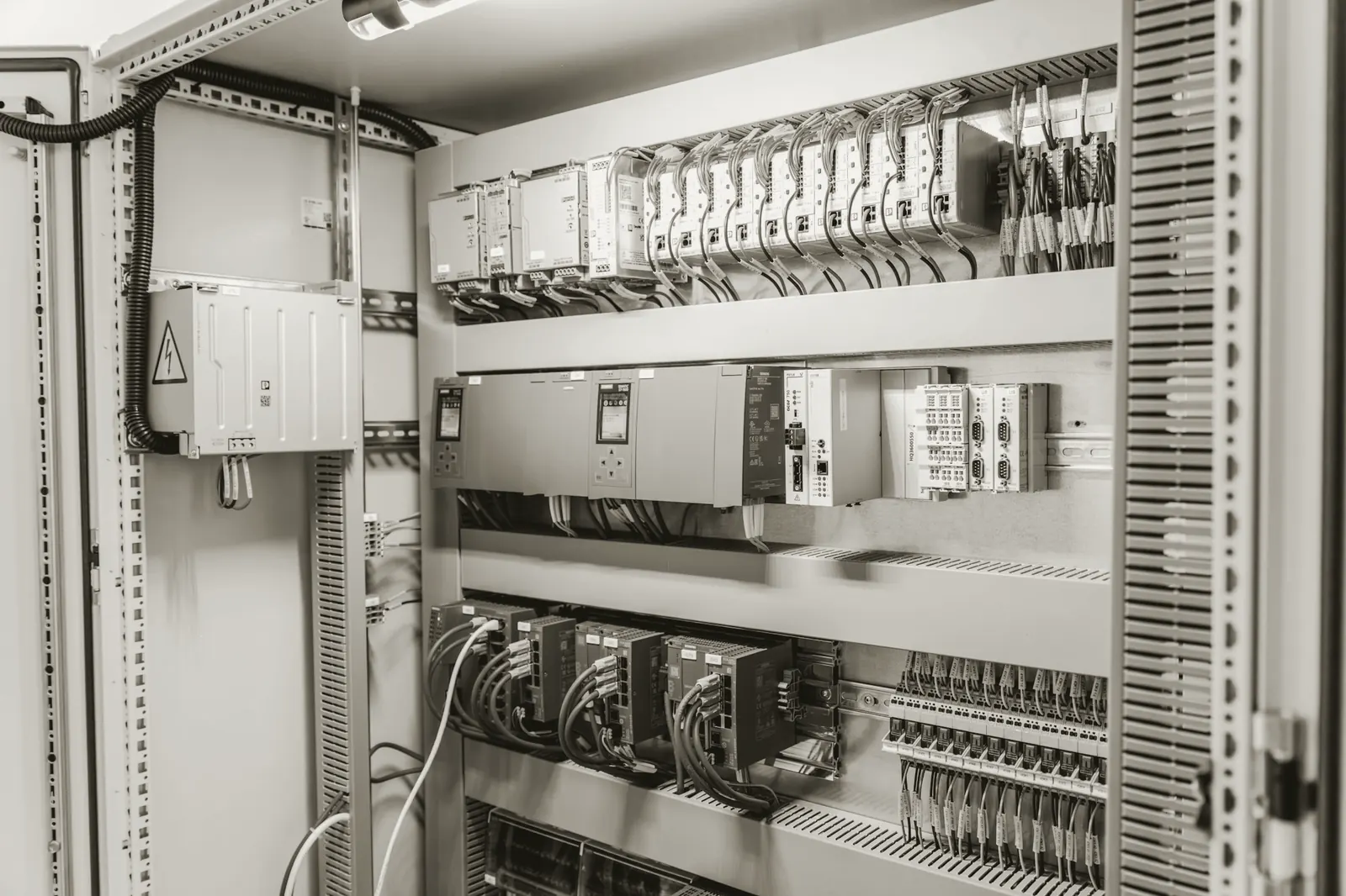 Armario eléctrico de control industrial